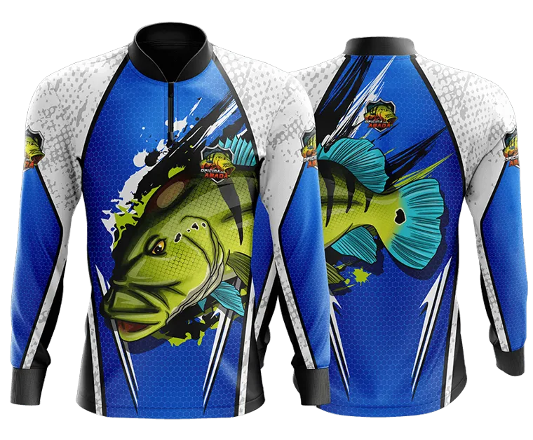 Modelo de camisa de pesca azul e branca com tucunaré ilustrado, frente e costas